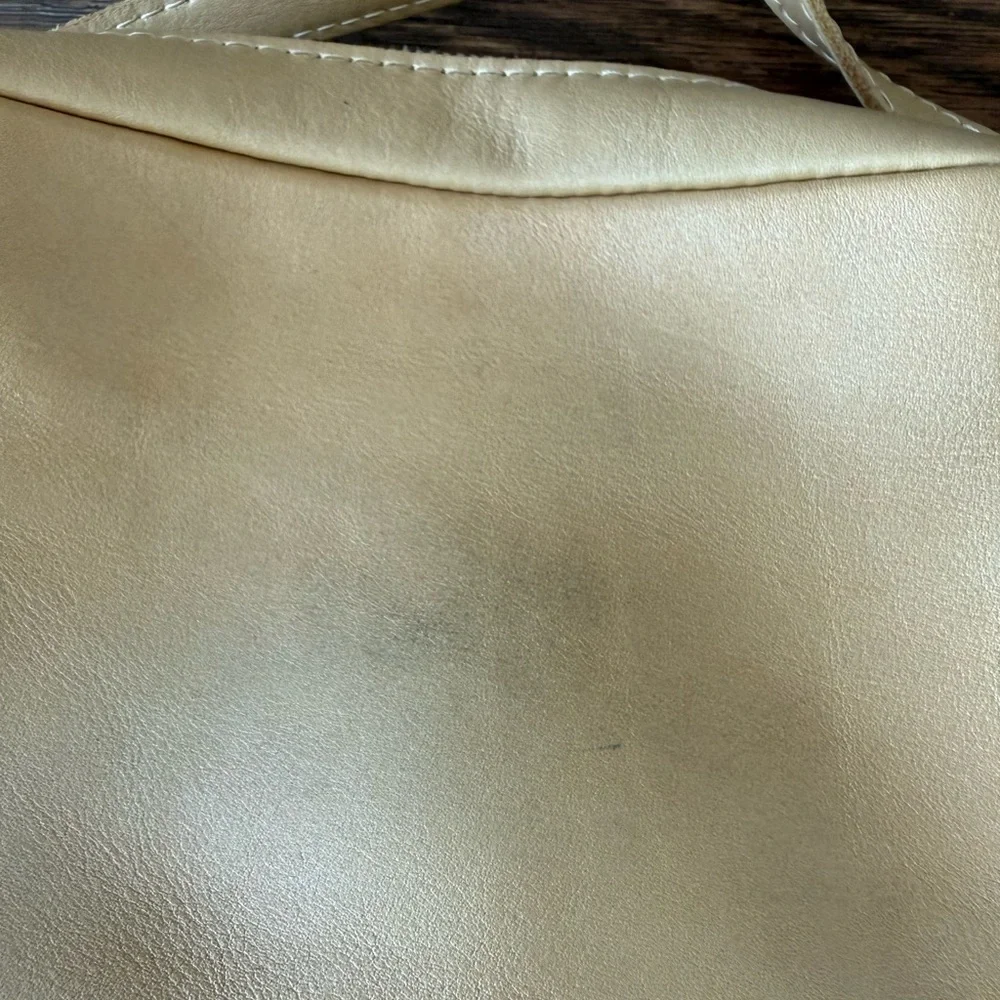 Portland Leather Tan Crossbody Bag with Luxurious Leather Finish - Pre-owned - Picture 4 of 10